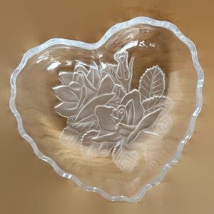Heart-Shaped Cyrstal Trinket Dish Embossed Frosted Roses